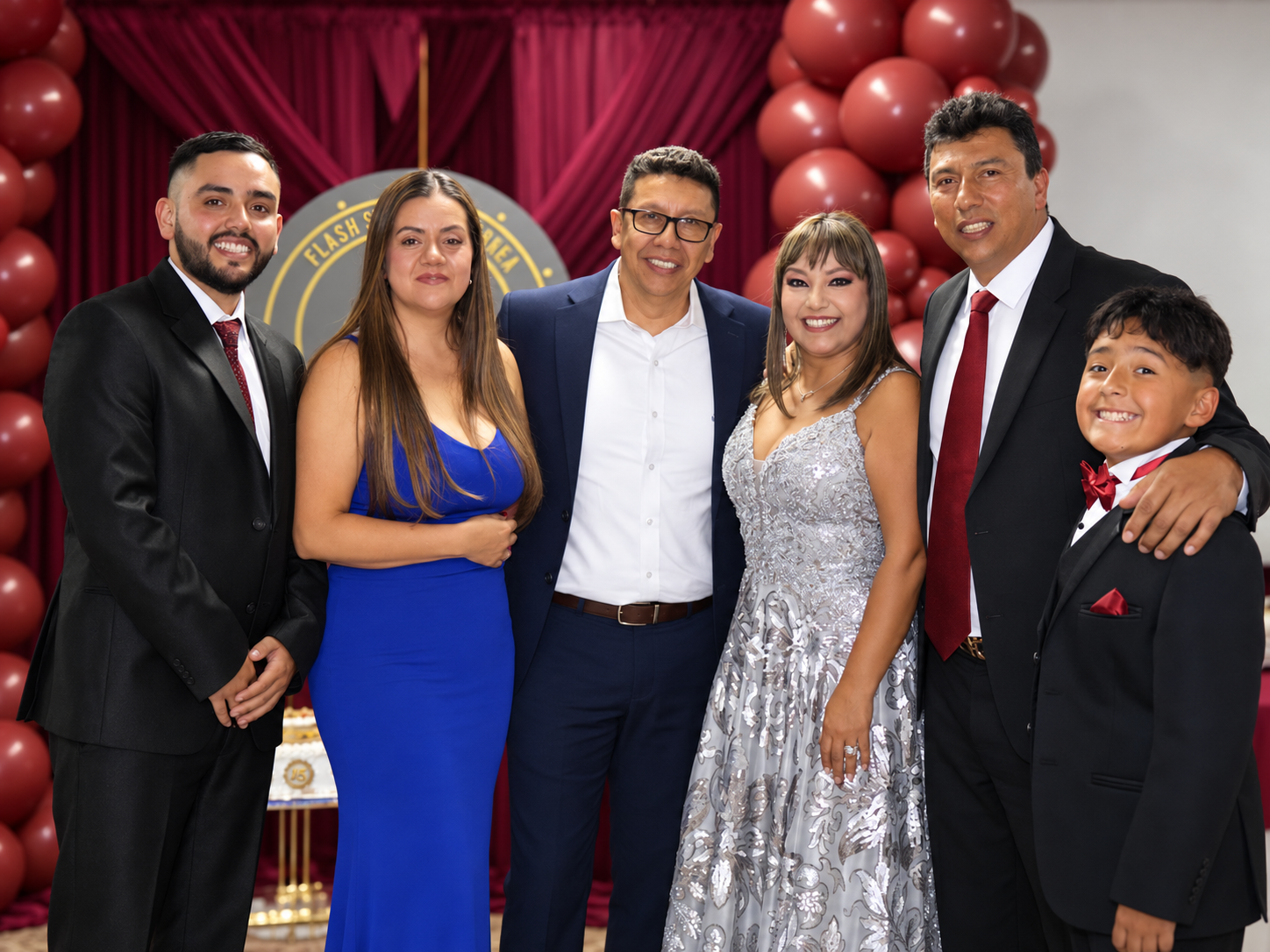 Retrato familiar con globos
