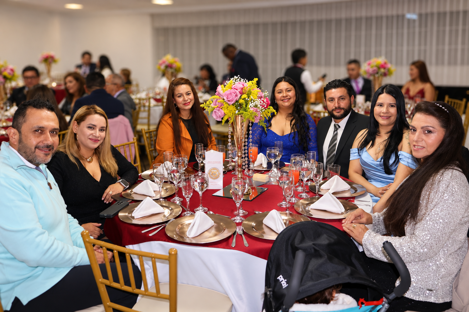 Celebración en banquete elegante